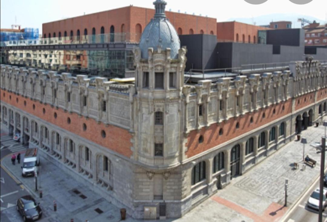 Apartamento NANA in Bilbao, parking en el edificio Exterior foto