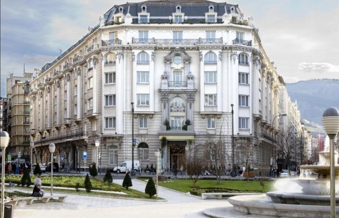 Apartamento NANA in Bilbao, parking en el edificio Exterior foto