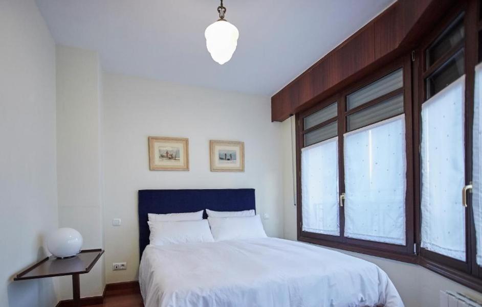 Apartamento NANA in Bilbao, parking en el edificio Exterior foto